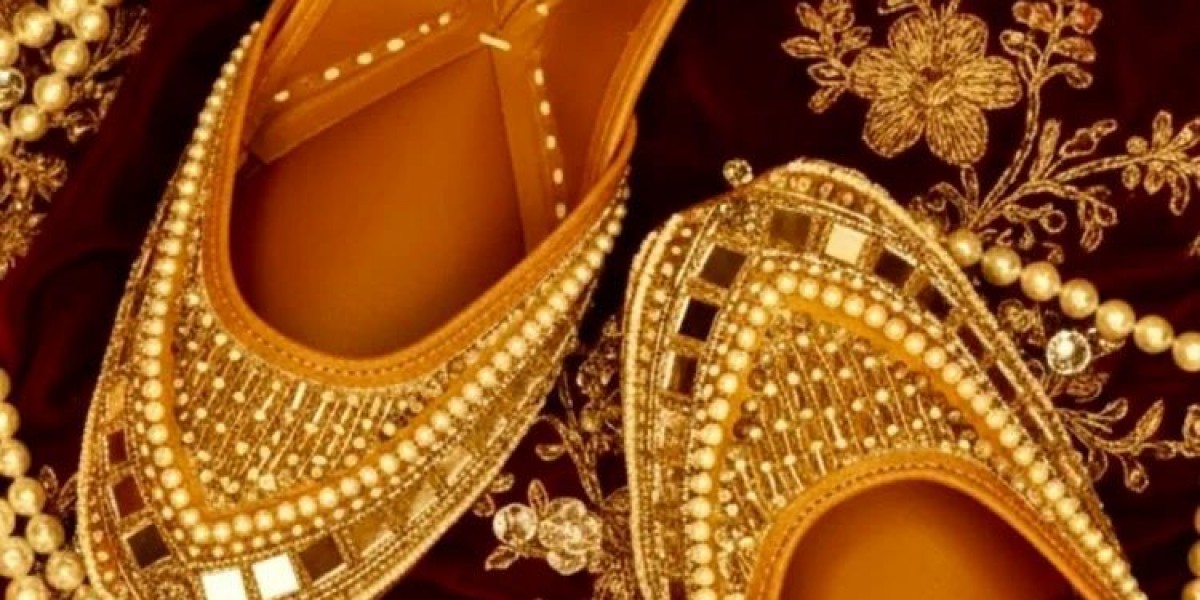 Can Punjabi Juttis Keep You Comfortable During Long Wedding Celebrations?