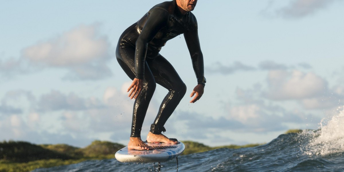 Ultimate Guide to Choosing the Best Rashguard for Men: Comfort, Style, and Protection by WaveZoneSwim