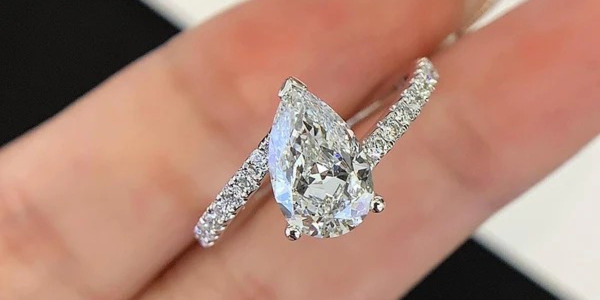 Why Solitaire Engagement Rings Remain a Classic Favorite