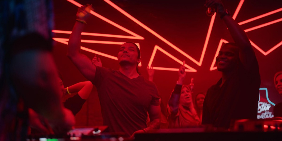 Get Nightclub DJ Bookings Without a Large Following