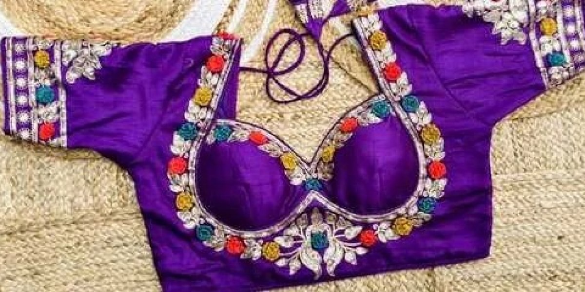 How to Choose the Perfect Embroidery Blouse Online