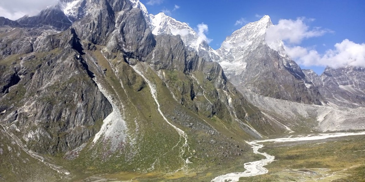 Why Is Guide Selection Important on the Three Pass Trek