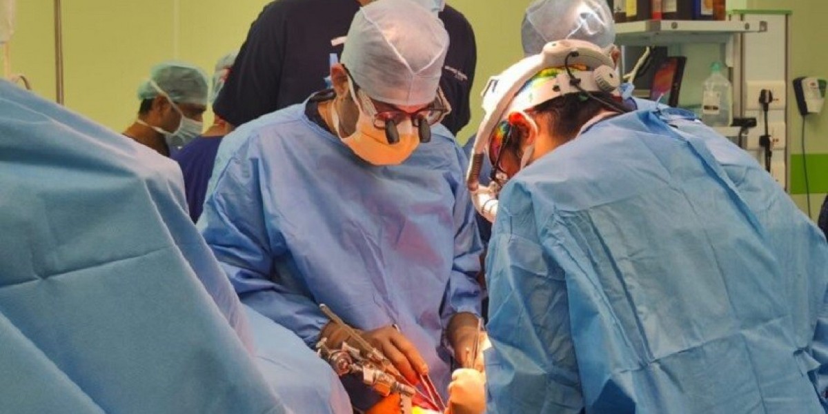 Dr Ashish Dolas top valve and aorta surgeon